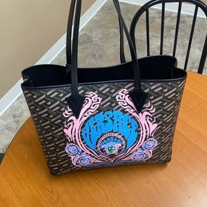 DO NOT PURCHASE TOTE NOT FOR SALE 🛑🛑🛑🛑🛑🛑 Versace tote and pouch Brand new